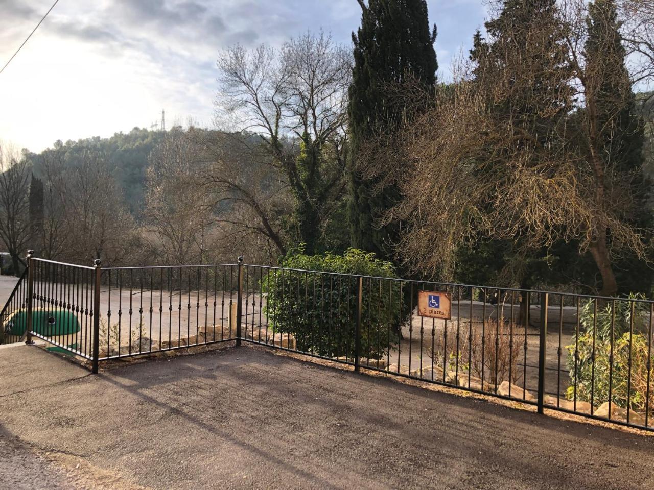 Auberge De Pachoquin Meounes-les-Montrieux Exteriör bild