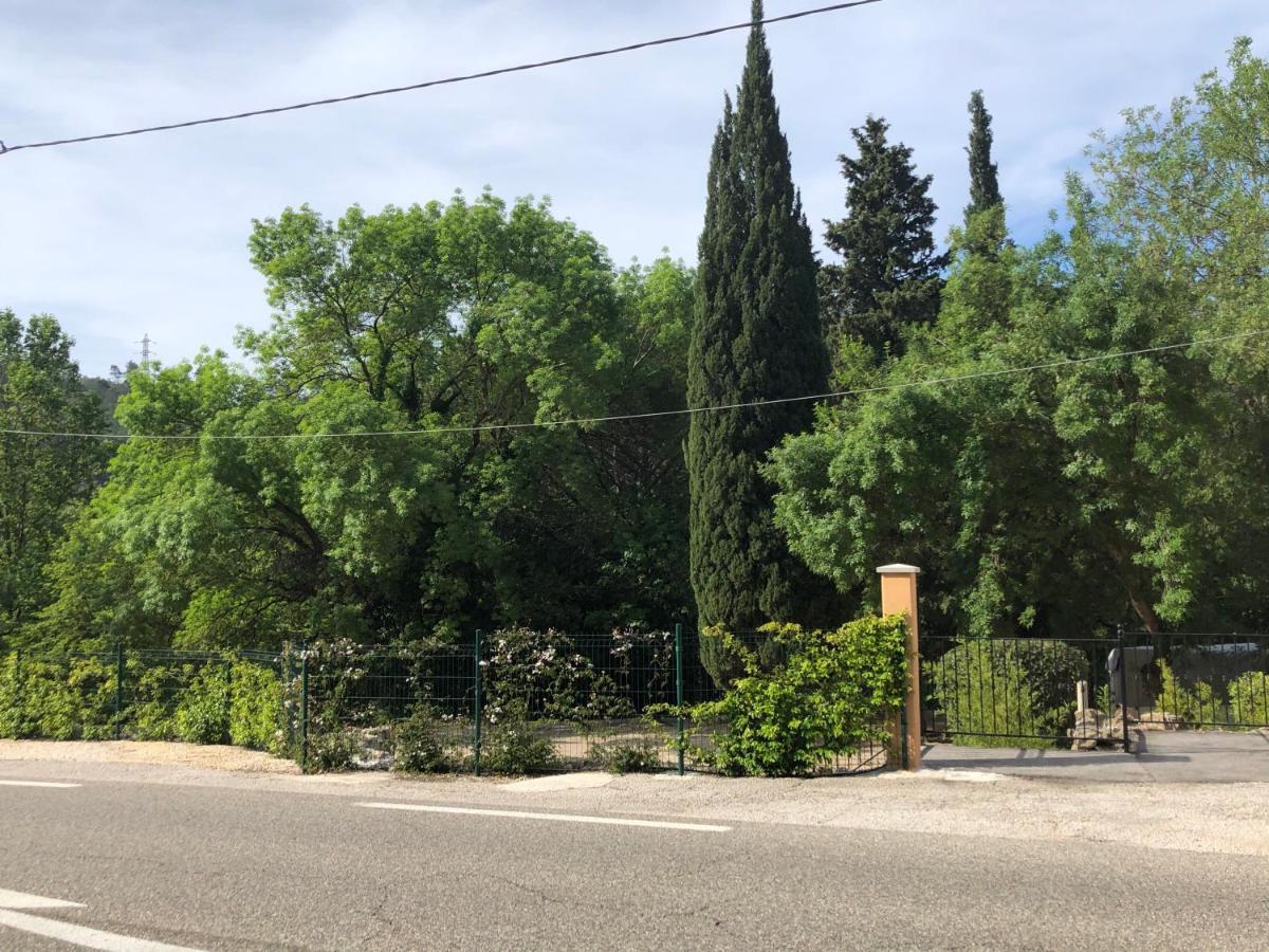 Auberge De Pachoquin Meounes-les-Montrieux Exteriör bild